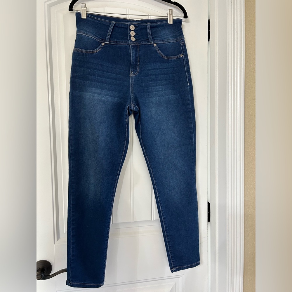 Like new condition Juniors Wallflower Blue Jean.